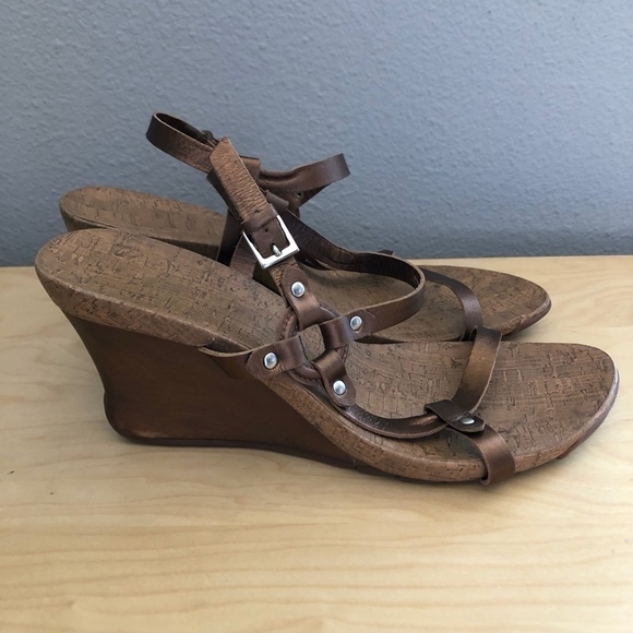 Kenneth Cole Reaction Apple Cedar Leather Wedge Sandals - Y2K Vibe - Picture 2 of 13